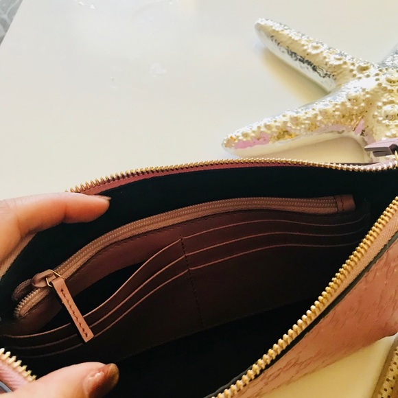 SOLD 🎉🎉🎉Gucci chain clutch - Picture 2 of 3